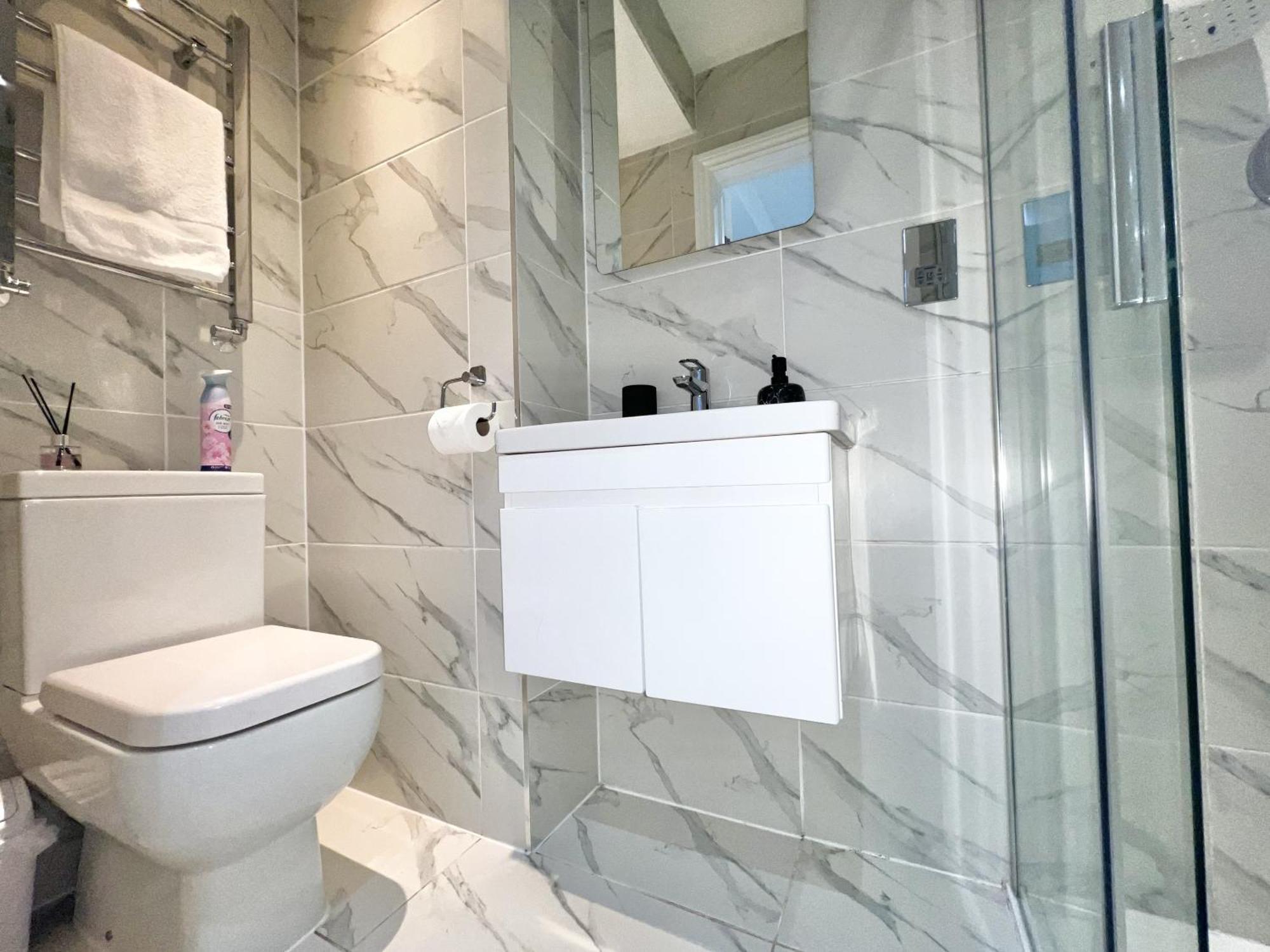 Charming 3-Bed Flat In Shepherds Bush - Sleeps 9 London Exterior photo