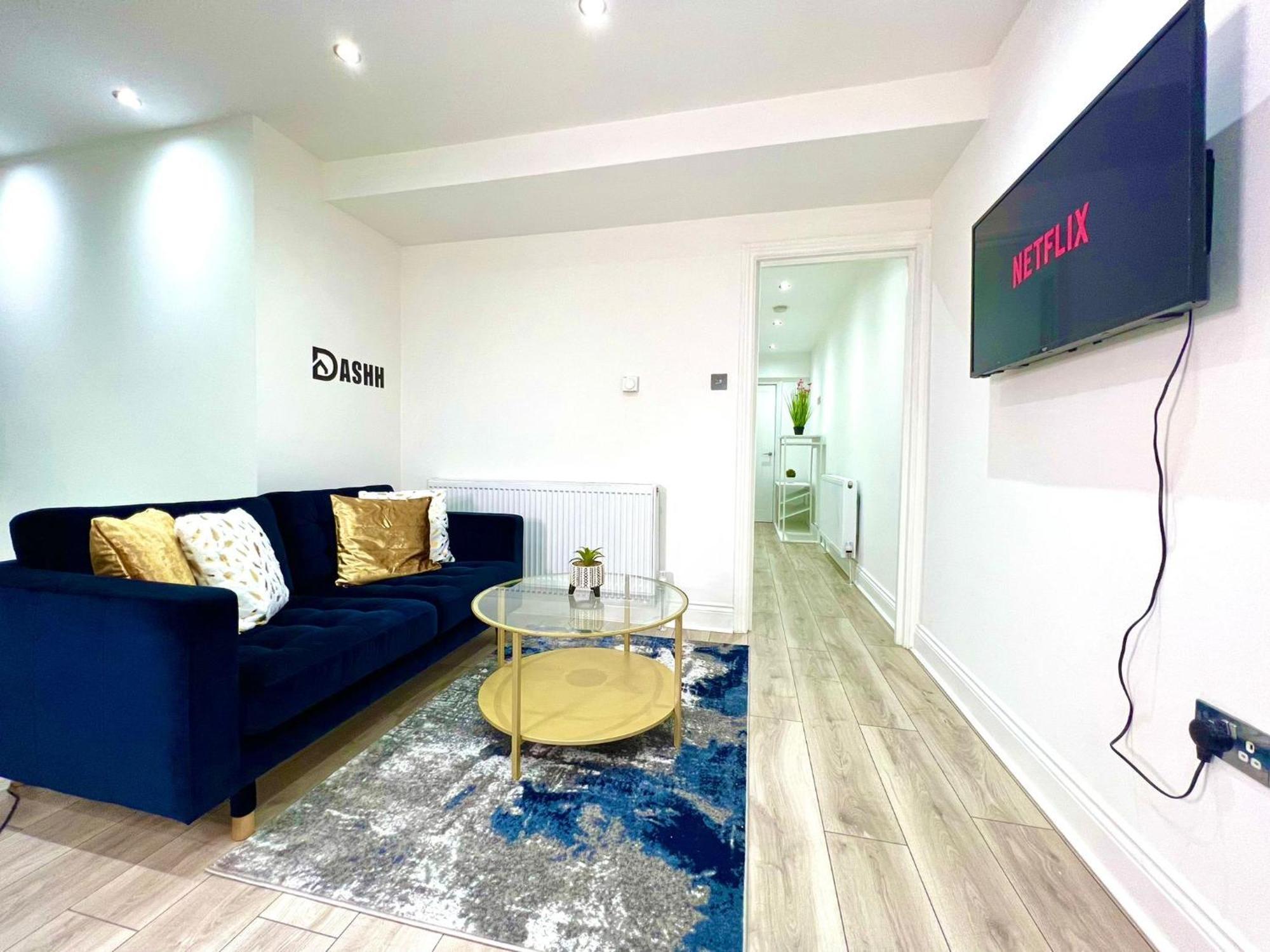 Charming 3-Bed Flat In Shepherds Bush - Sleeps 9 London Exterior photo
